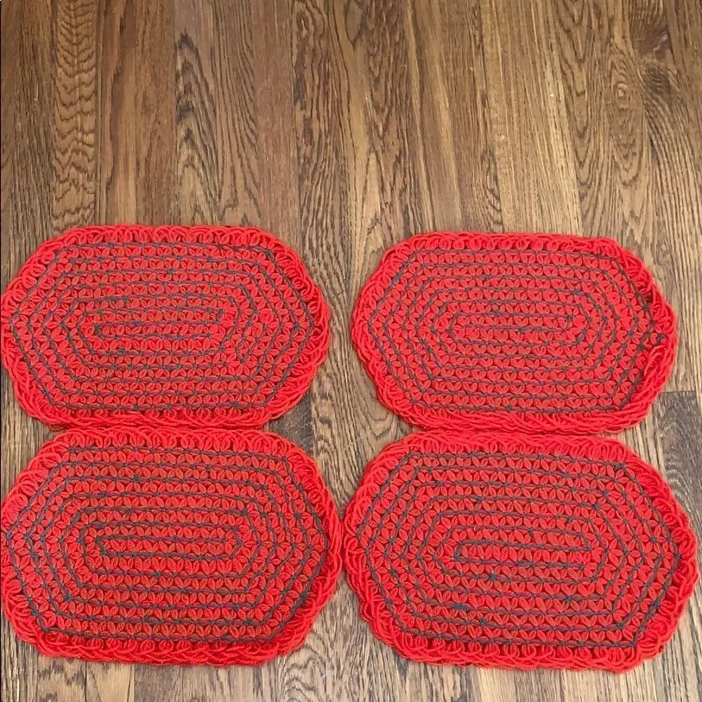Vtg kitschy red &‎ green yarn Christmas pla…